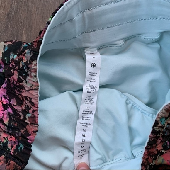 LULULEMON Tracker Low-Rise Lined Short 4" - Picture 7 of 10